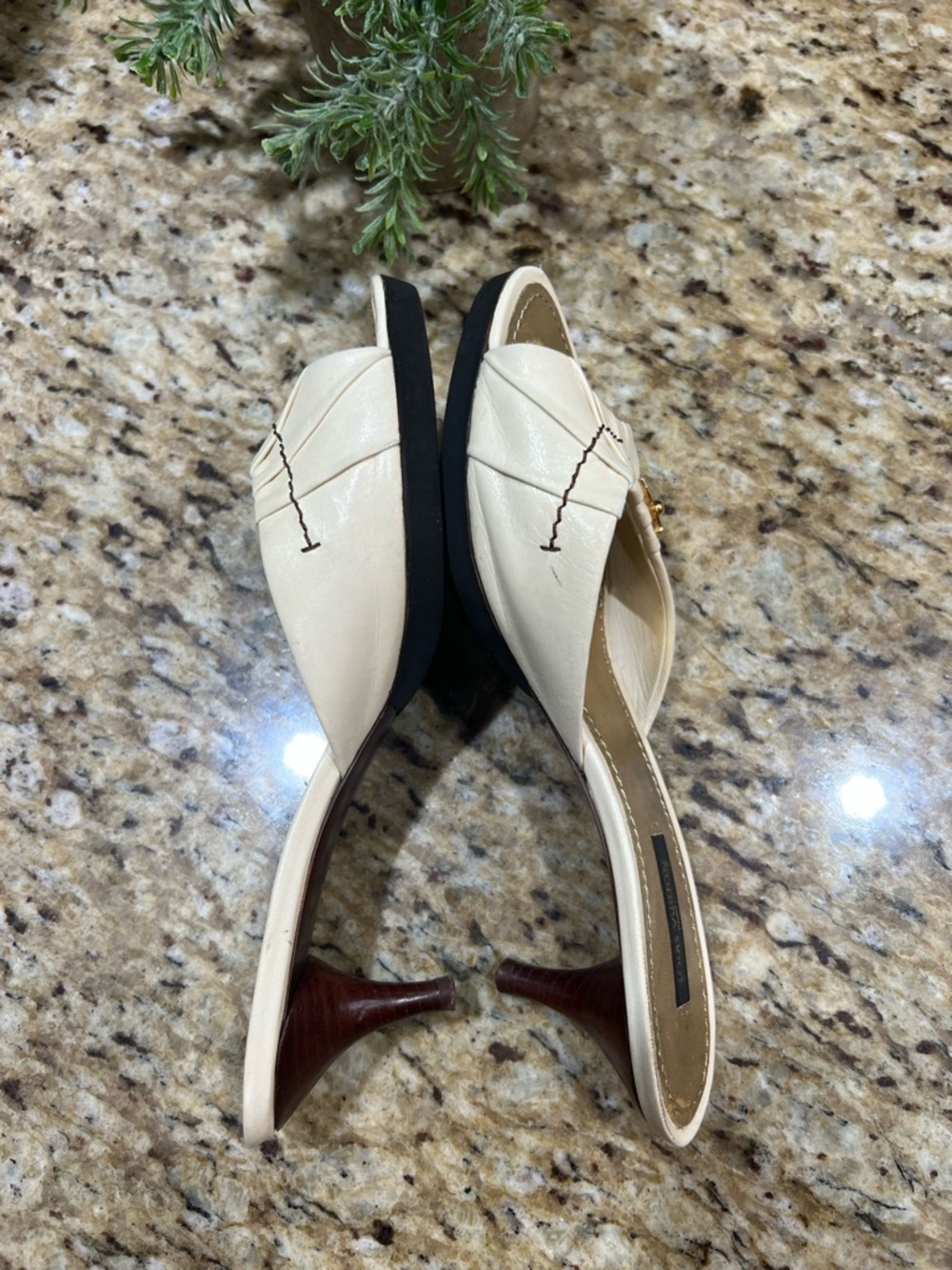 Louis Vuitton Cream Leather Slip-On Kitten Heel Mules with Gold Flower 36.5 - Picture 7 of 12
